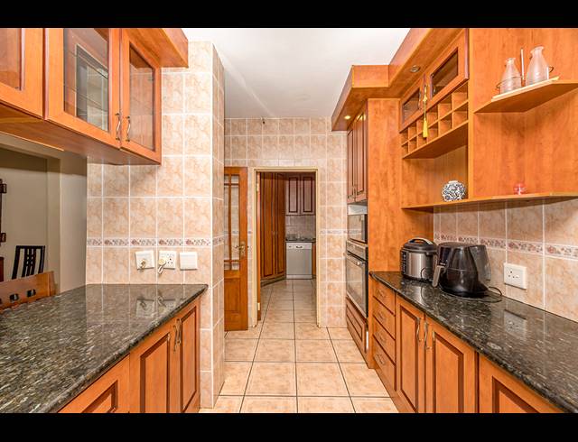 6 BEDROOM HOUSE FOR SALE IN SUNSET BEACH